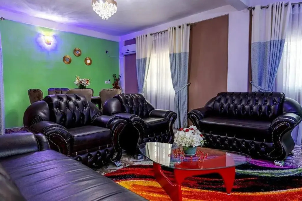 Lovely 1 - Bedroom rental unit with Free parking