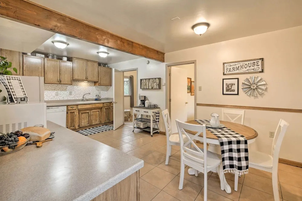 Family Home Near Kings & Sequoia National Parks!