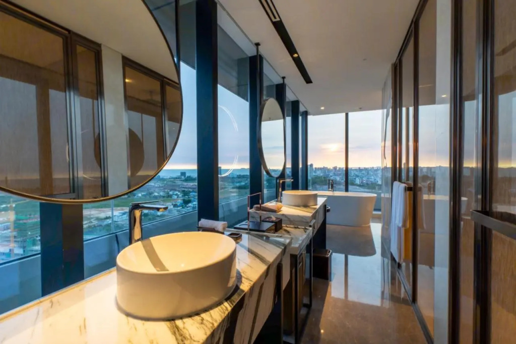 Arjuna Solitaire Hotel