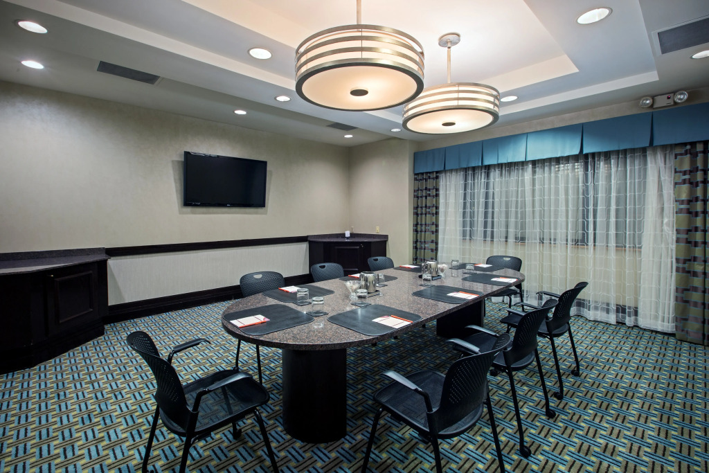 Crowne Plaza Hotel St. Louis Airport by IHG