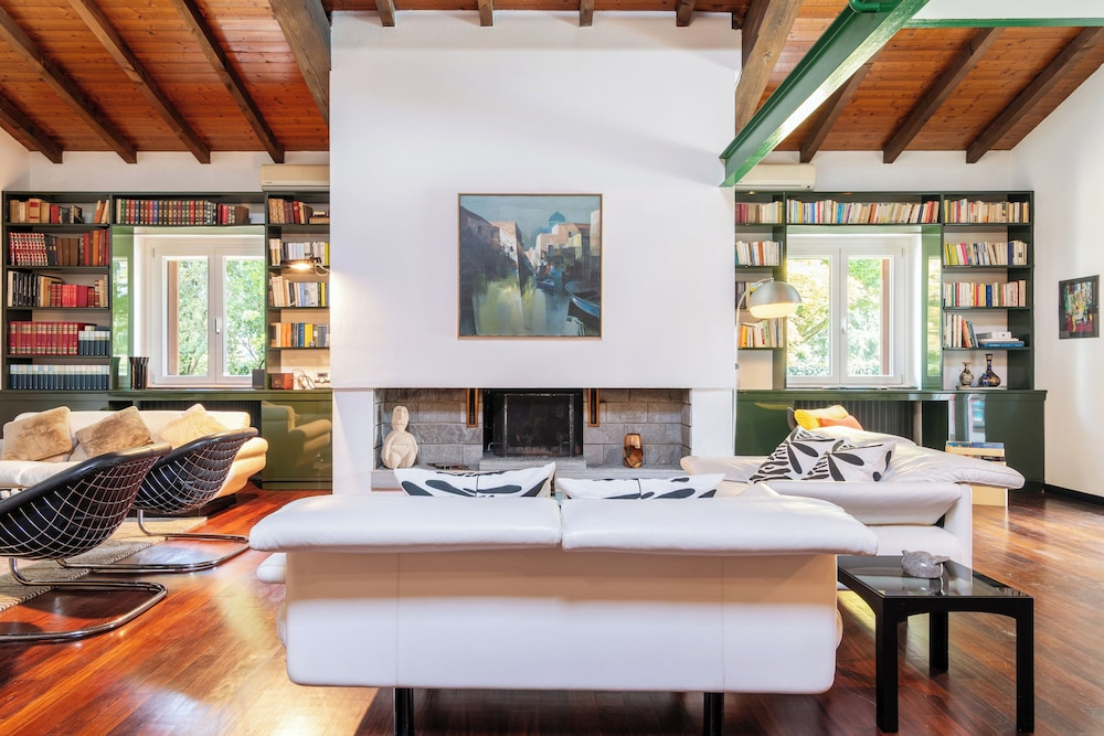Villa Wanna - Design, Relaxation, and Nature near Milan