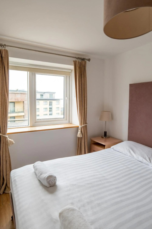 Geata na Cathrach - Galway Lakeside Apartments