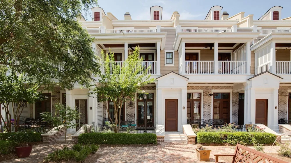 Le Jardin 158 - 3BR 3.5ba -