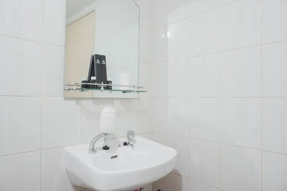 Best Homey Elegant Studio Room at Amethyst Apartment