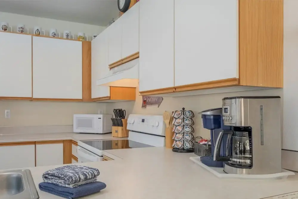 Alpine Family Haus 2 Bedroom Condo by NW Comfy Cabins by RedAwning