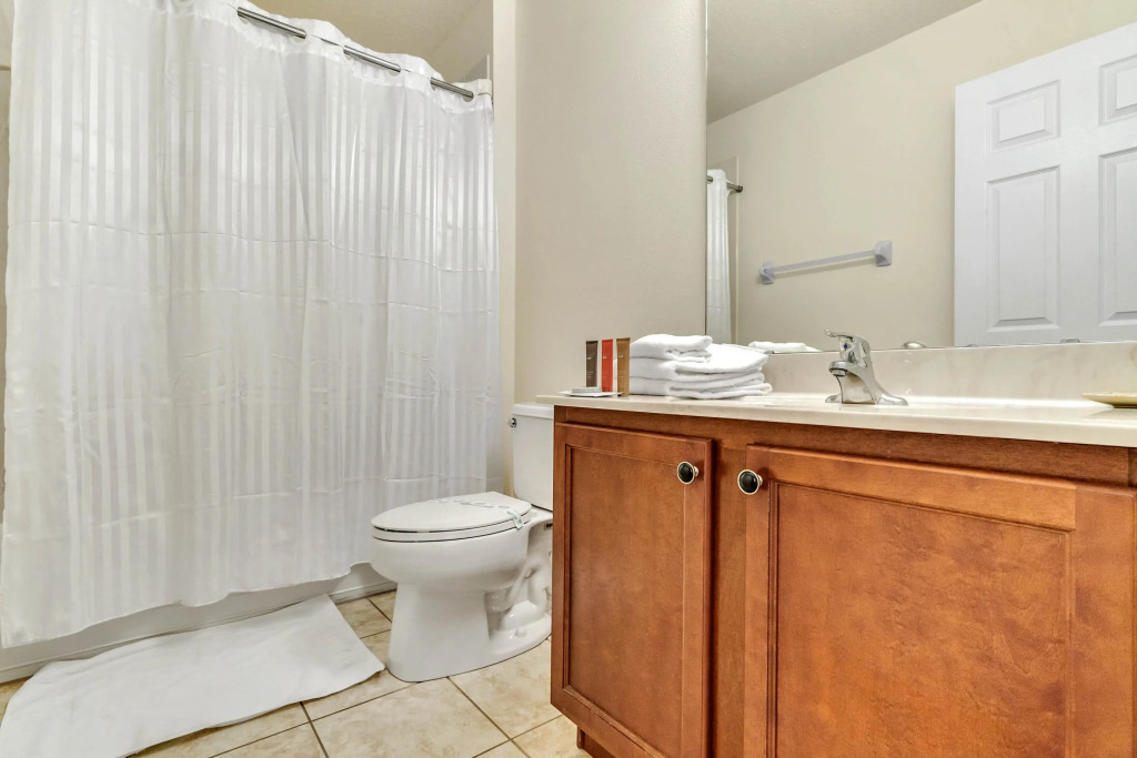 6 Bedrooms 4 Bathrooms Veranda Palms 4457 Np
