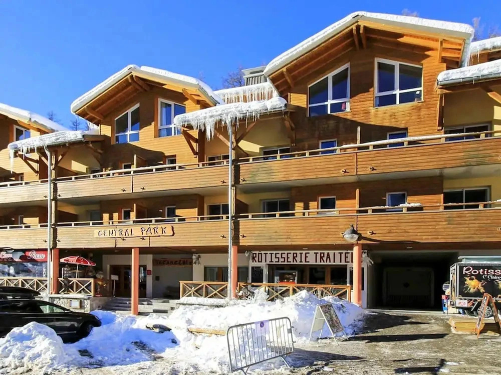 Duplex Apartment for 9 in La Foux Dallos