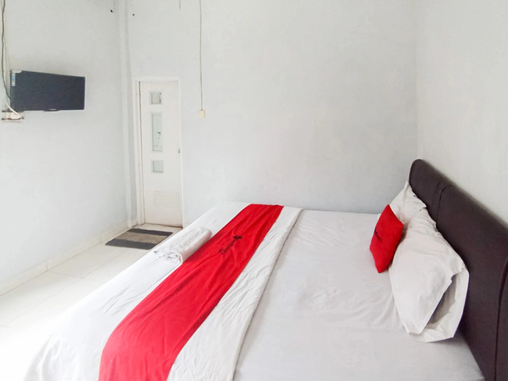 RedDoorz @ Penginapan Hello Pacitan