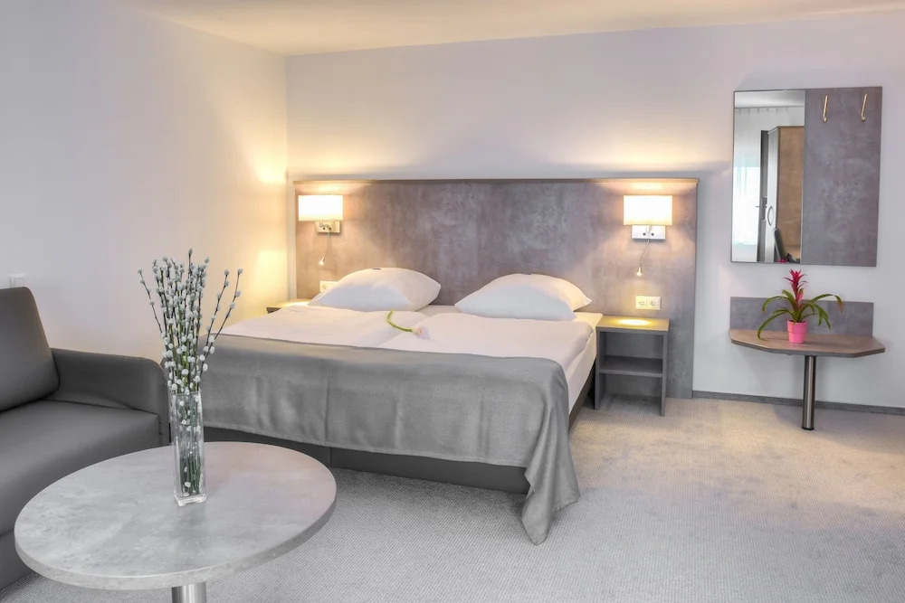 Fast Lane Hotel
