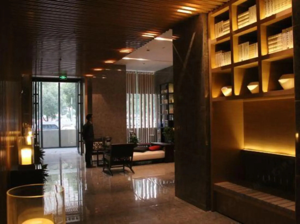 Earl Holiday Inn (Wuhu High speed Railway Station Tianmenshan Road Subway Station Store)