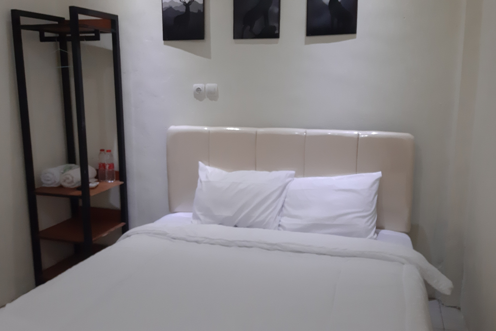 OYO 90299 Corner Guest House