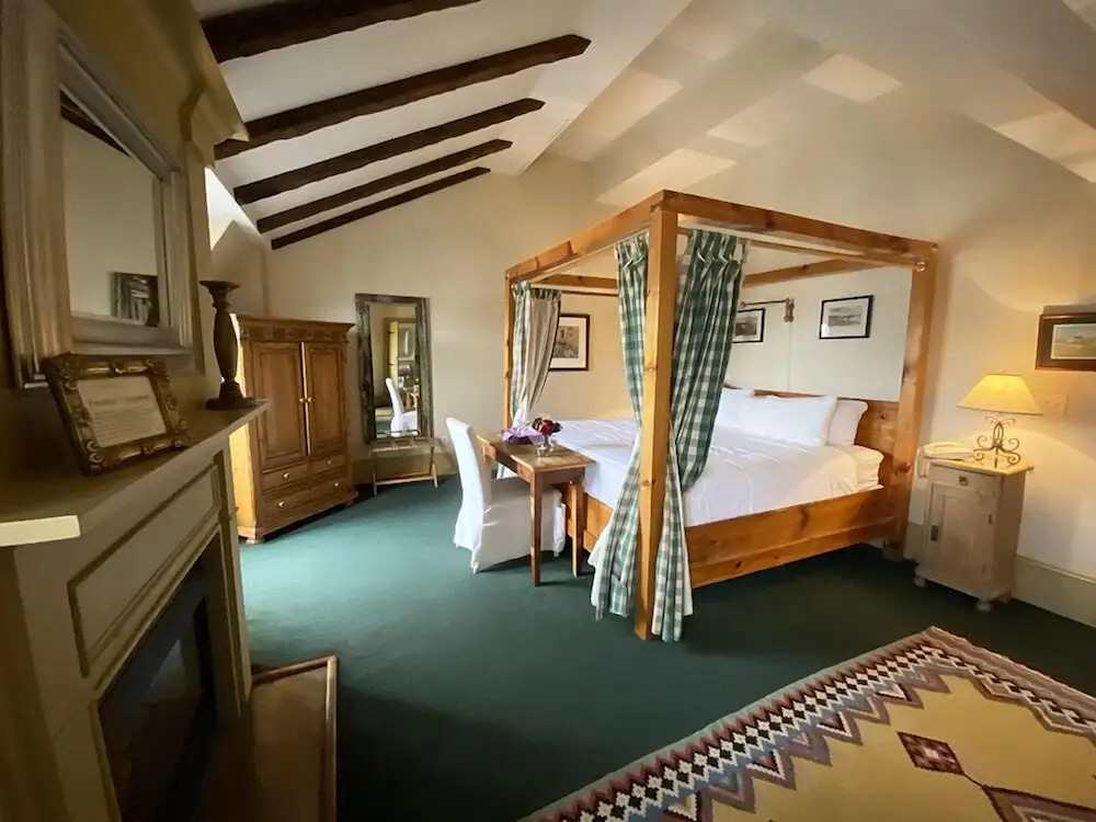 The Red Lion Inn Resort 1704