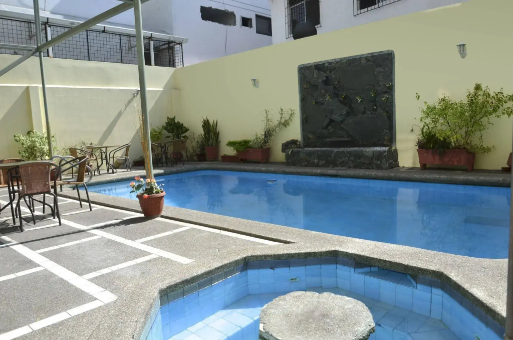 Hostal Perla Real Inn