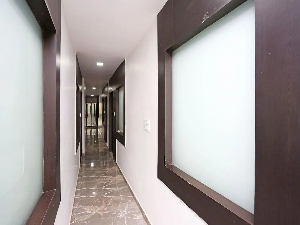 OYO 13576 Hotel Residency