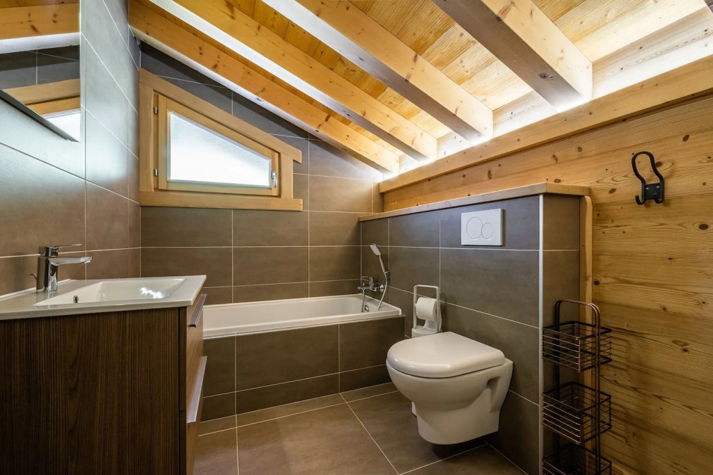 BALATA - Charming Chalet with Hot tub and Views