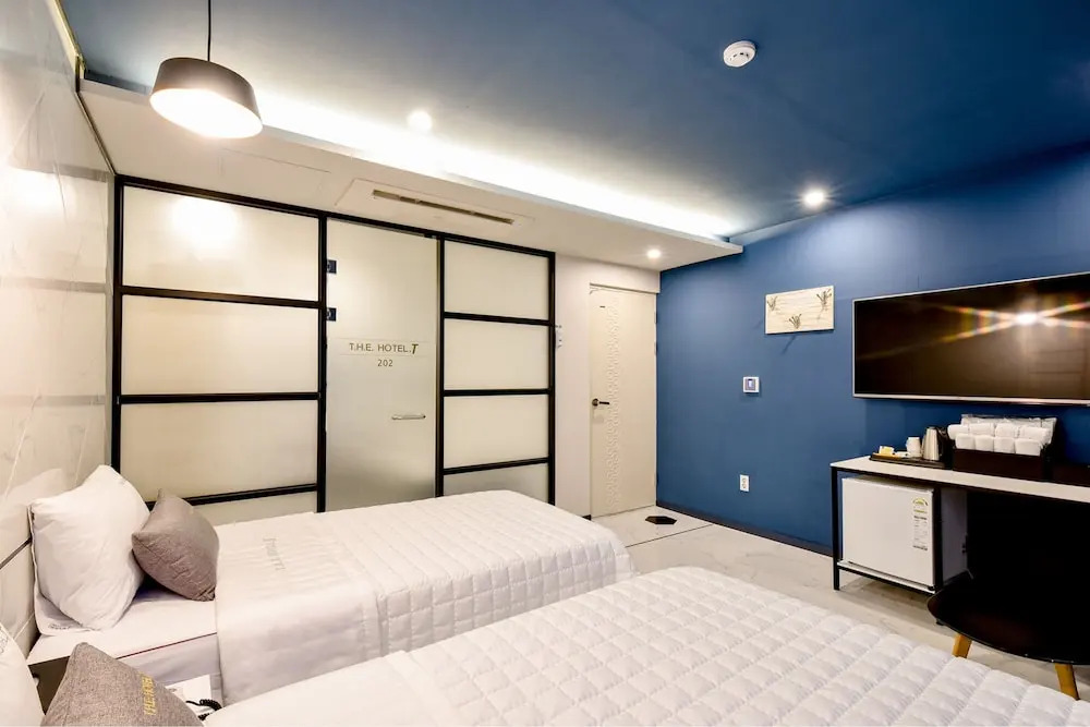 The SWEET Hotel
