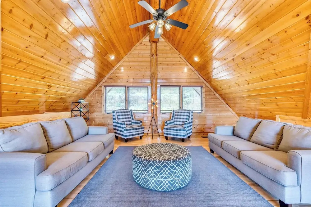 Sleeps 21 Luxury Cabin w/ Panoramic View, Hot Tub, Game Room Pinnacle Chalet