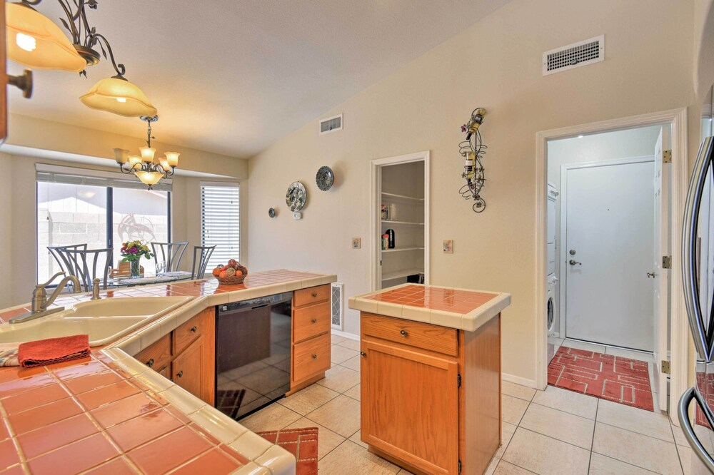 Walk to NFL Games: Glendale Home Near Golf