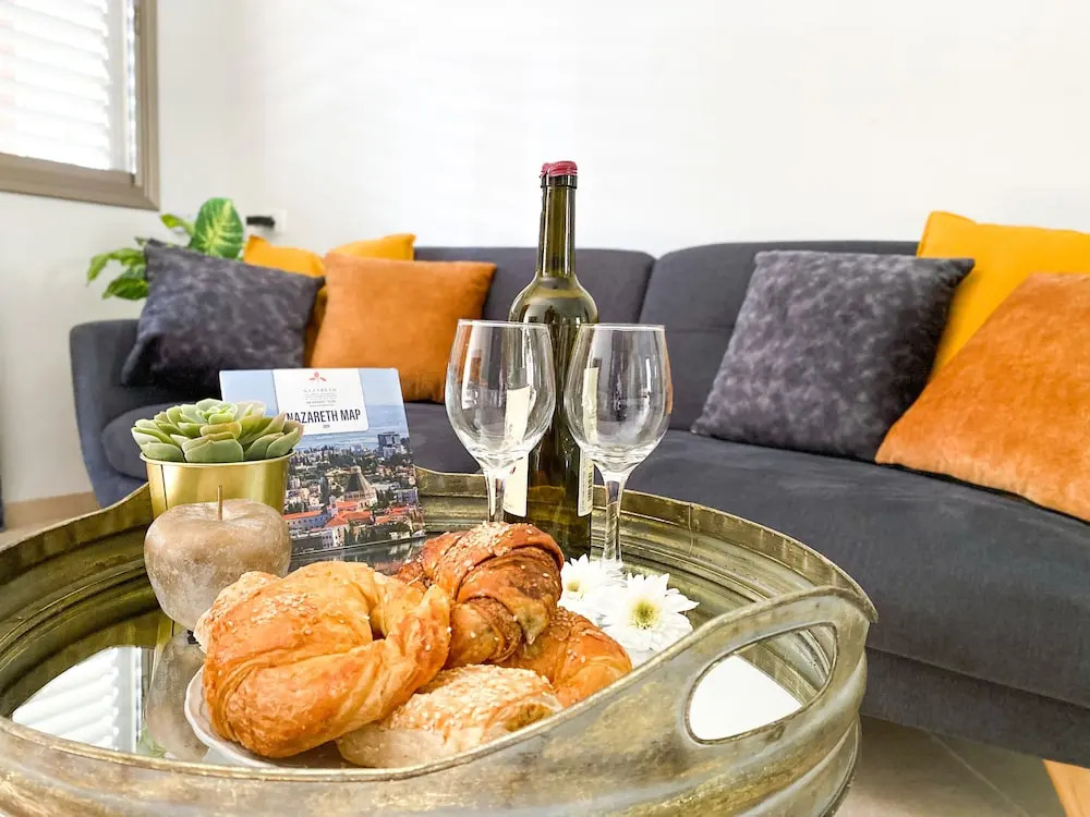 Modern Downtown 3BR by Ahlan Hospitality