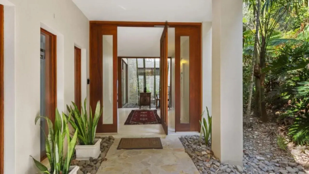 Liapari Beach House