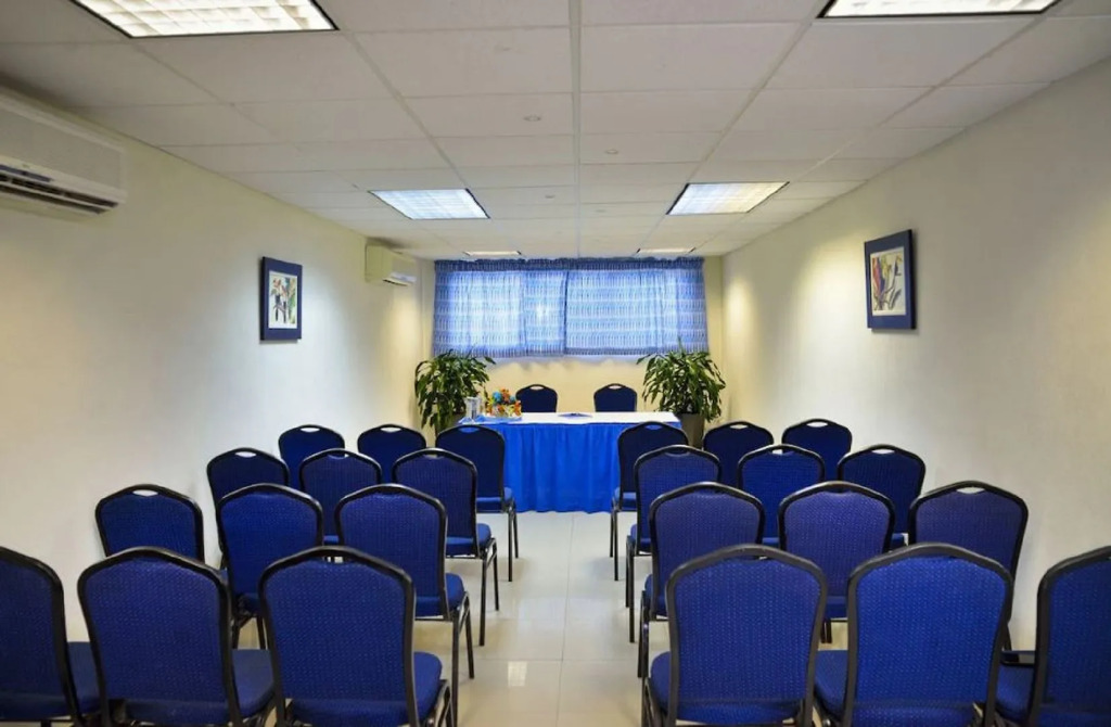 Dover Beach Hotel