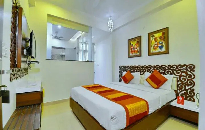 OYO 10391 Hotel Royal Sunshine