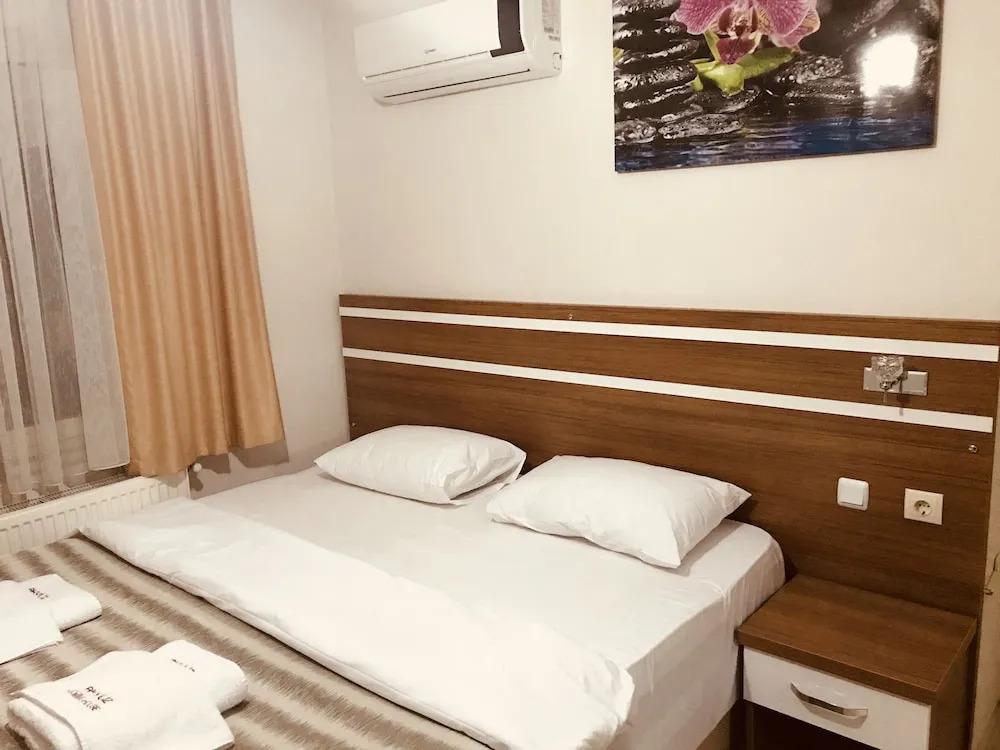 Akyuz Rooming House