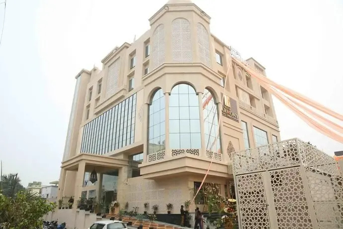 Royale Inn By OYO Rooms