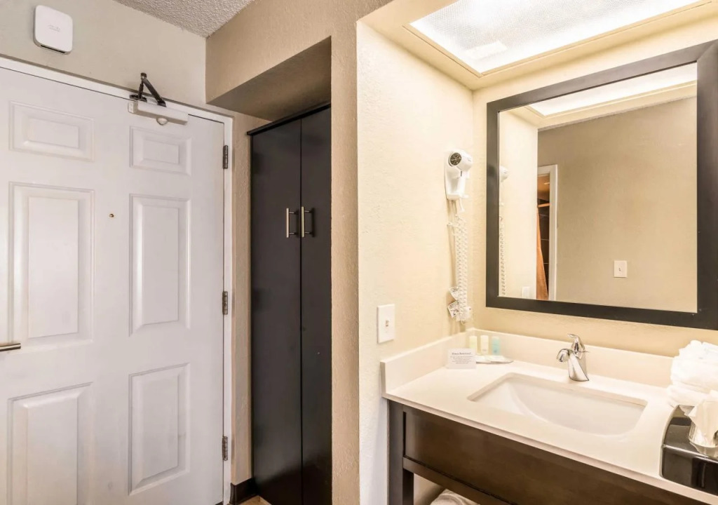 Howard Johnson Inn-Pensacola