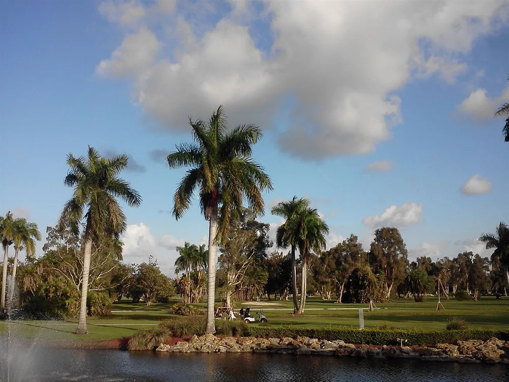 Hollywood Beach Golf Resort