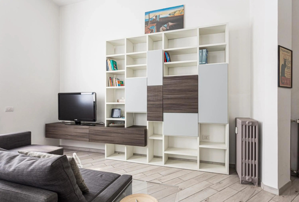 Wide and Bright Apartment next to metro station - Pacini