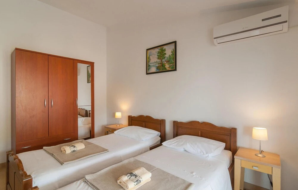 Stunning Apartment in Supetar-splitska With 2 Bedrooms and Wifi