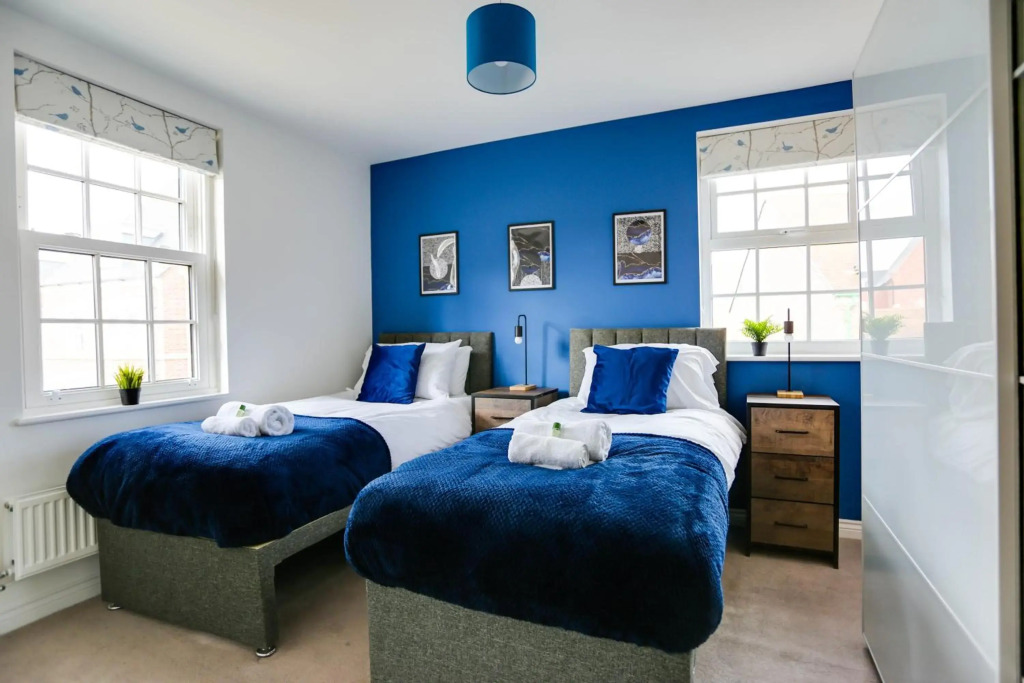 STALDON COURT - A 2 Bedroom Apartment by Prestigious Stays - Includes Wifi, Netflix & Amazon Alexa