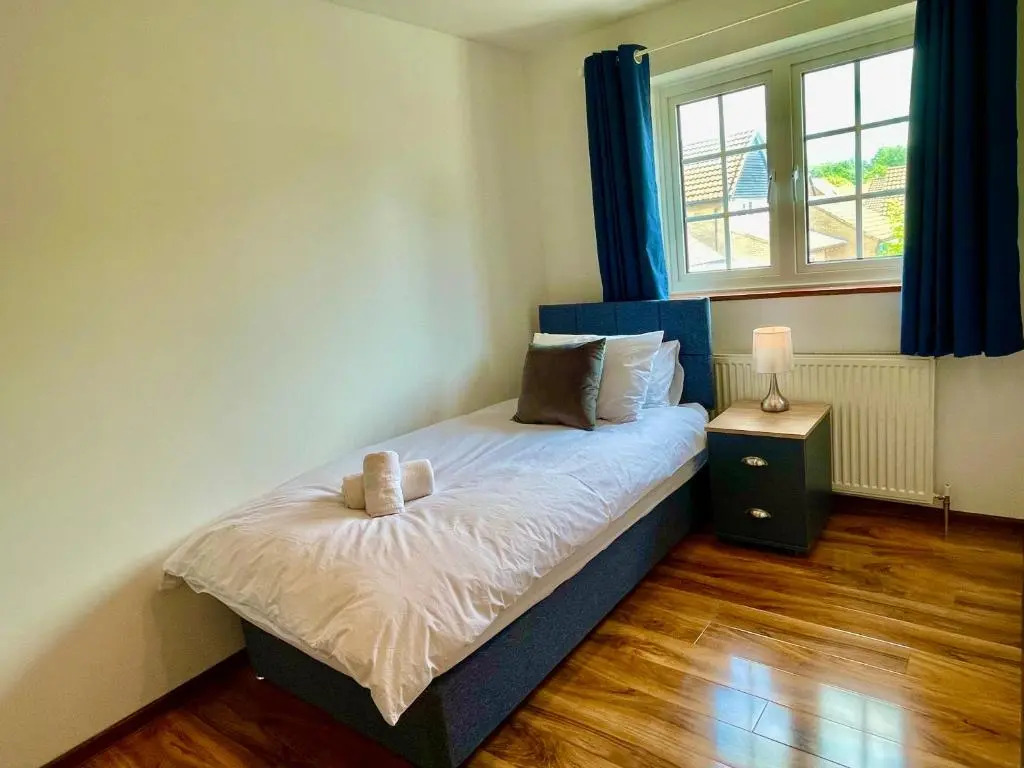 Swafield House - Parking - Modern 2 Bed - Marvello Properties
