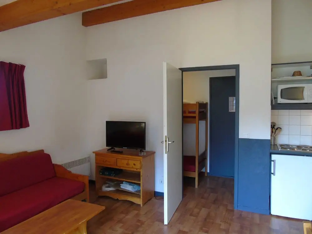 Lou Services Apartment CB40 LSI 001
