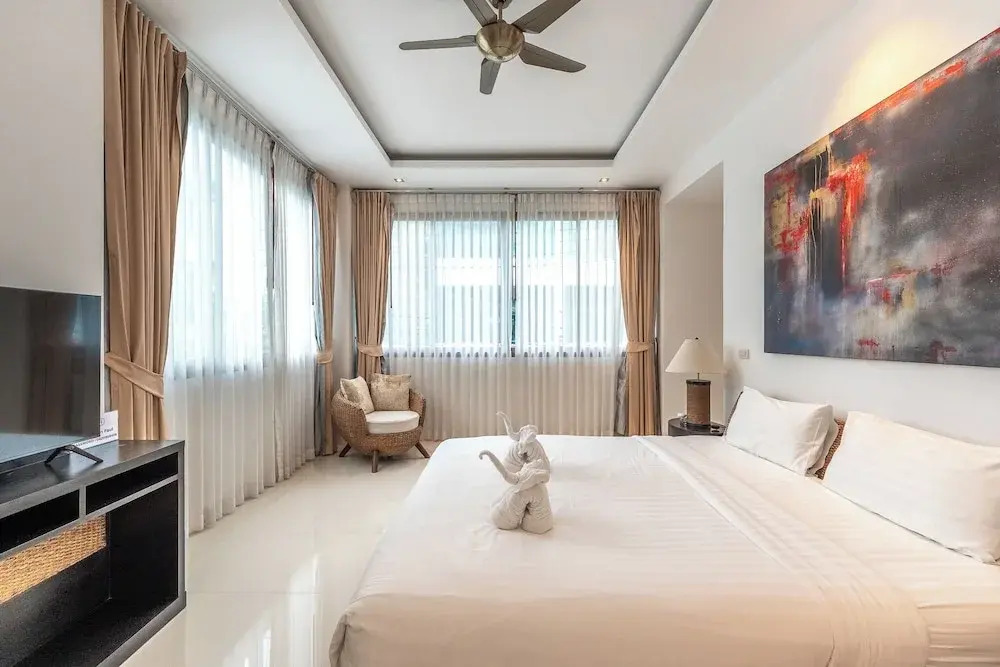 3BR Retreat Sea View V210