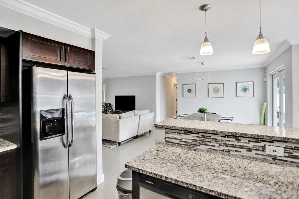 Just A 3.5 Mile Drive To Lauderdale By The Sea 4 Bedroom Home by Redawning