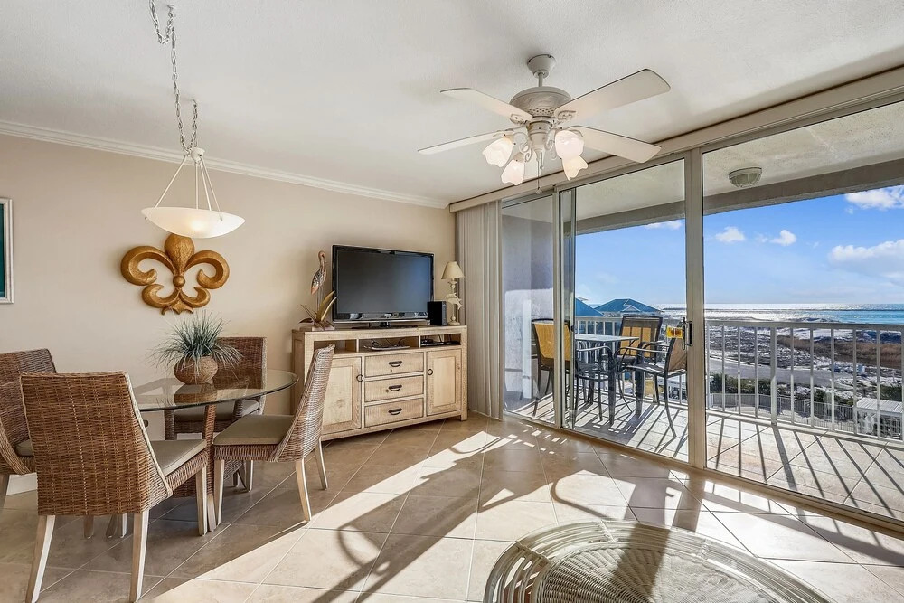 Magnolia House 407 is a 1 BR with amazing views by RedAwning