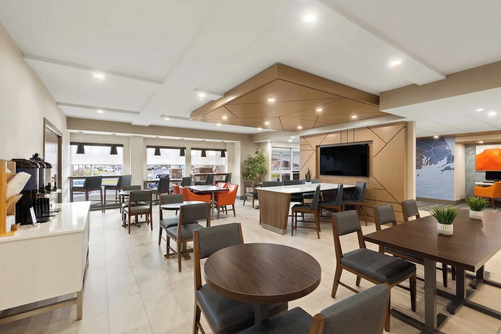 Comfort Suites