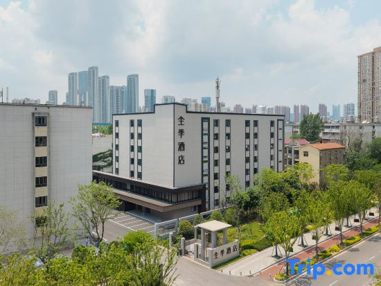 Qiuguo Hotel (Wuhan University of Technology Yujiatou Campus)