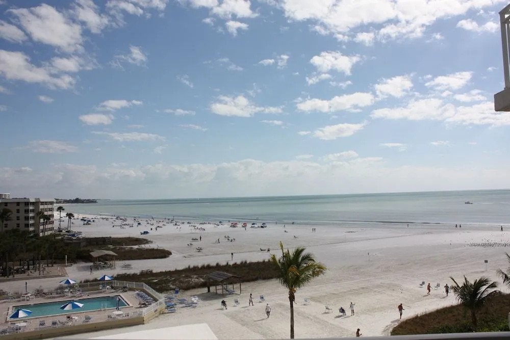 Jamaica Royale - 503 - 2 Br Condo