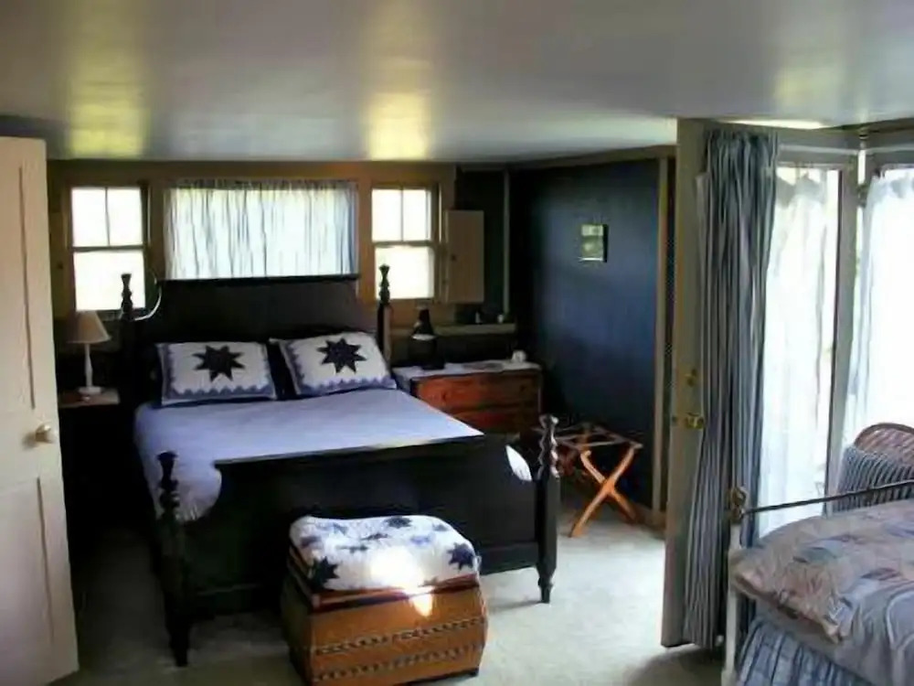Inn at Neshobe River