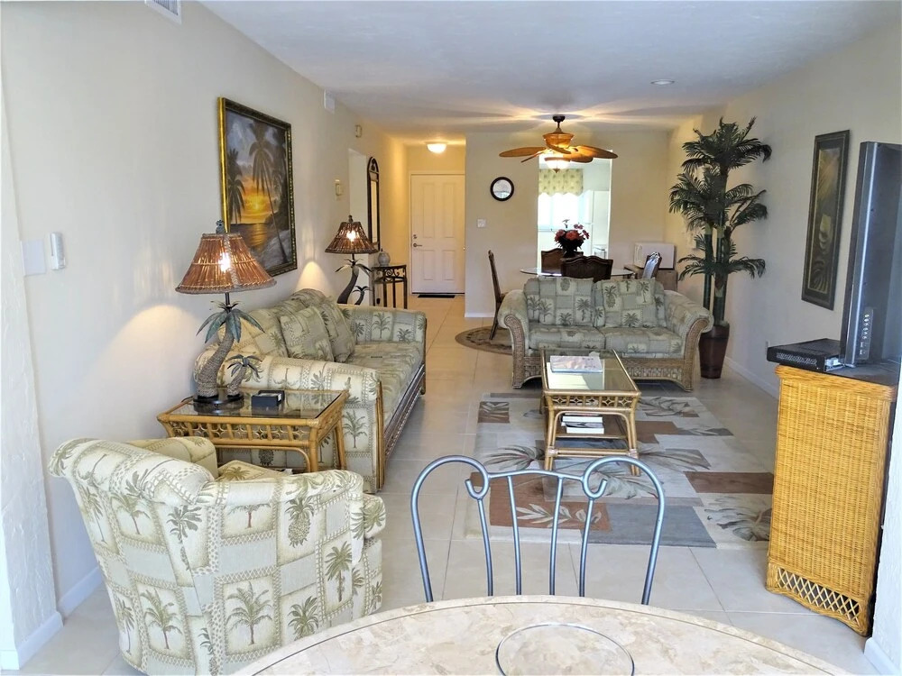 Sunset Royale 208 1 Bedroom 1 Bathroom Apts