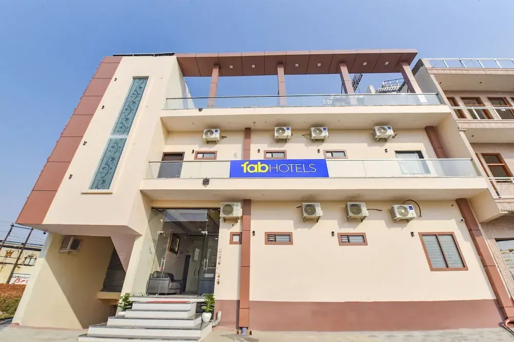 Hotel RK Residency Near,Prem mandir,Keli kunj & Bankey bihari Budget hotel in vrindavan