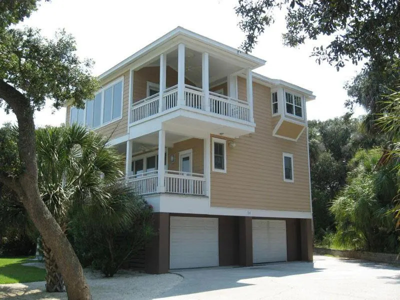 717 Pompano