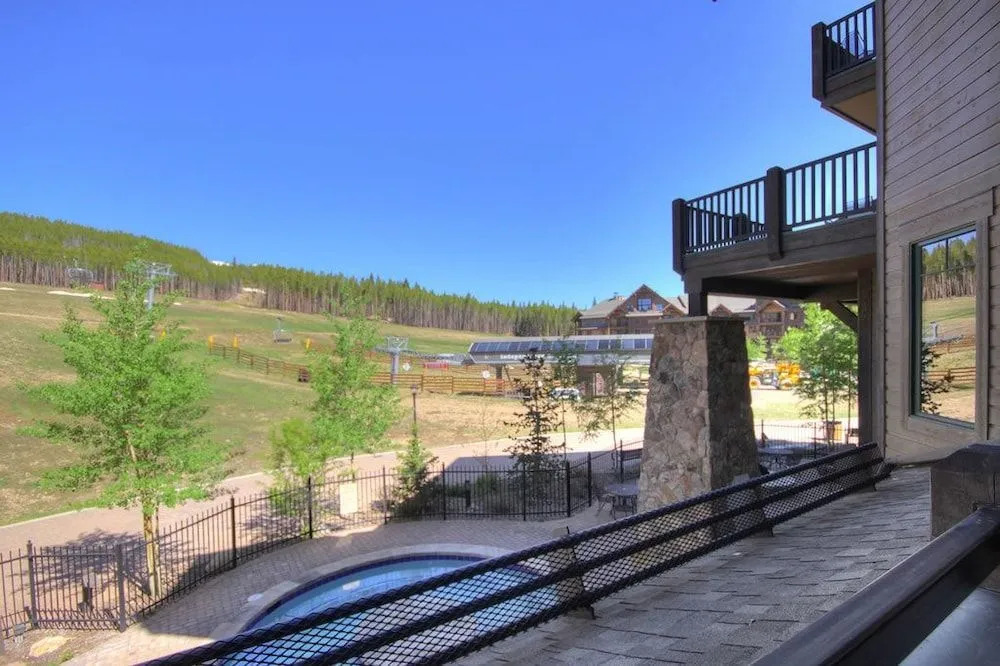 Crystal Peak Lodge 7203 - Ski-In/Ski-Out by RedAwning