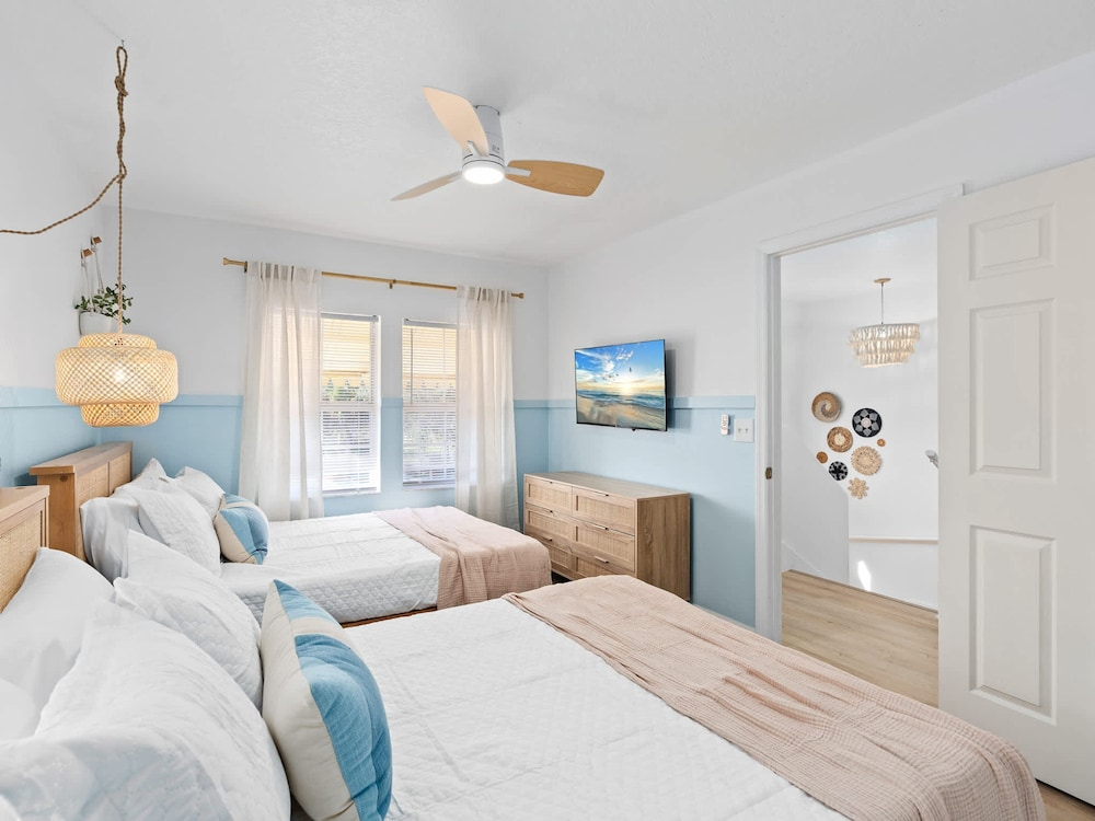 Super Boho- At Lake Toho s Water Sleeps 6