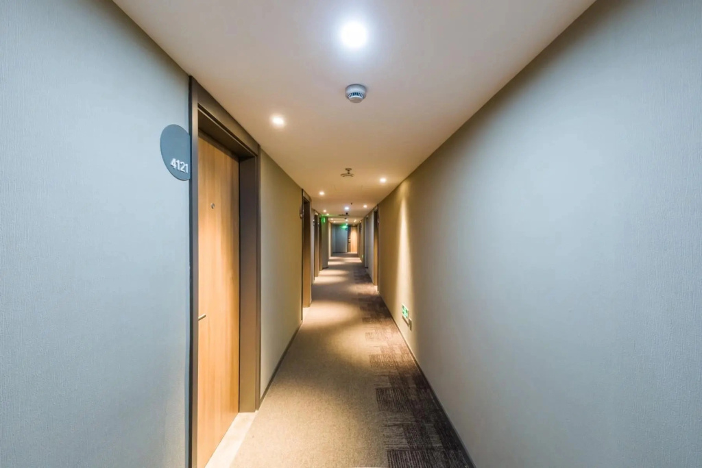 Home Inn (Guangzhou Jiefang Middle Road Gongyuanqian Metro Station)