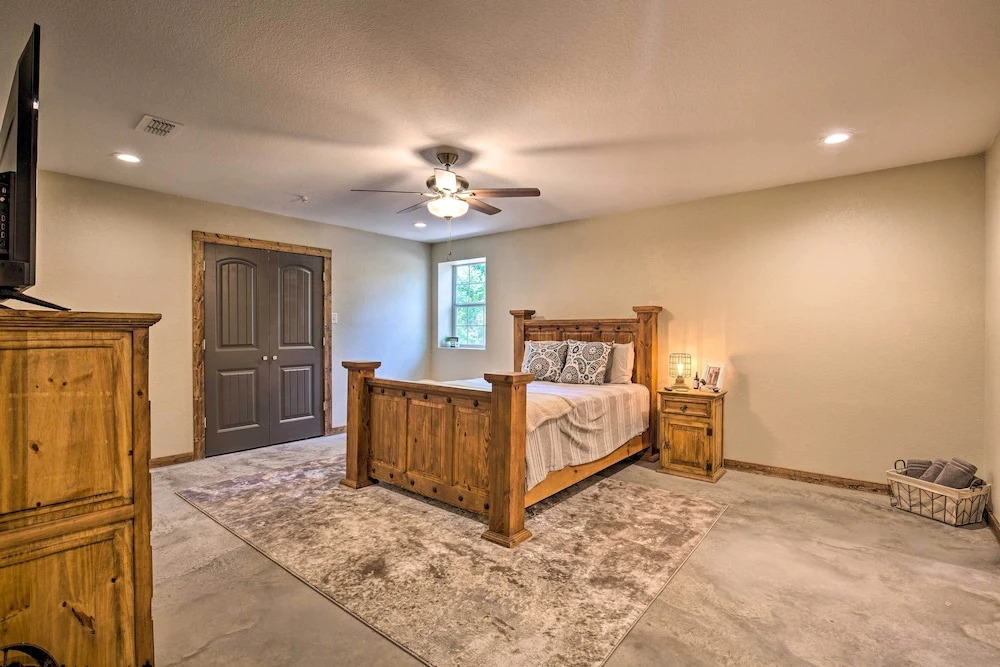 Secluded Home w/ Gas Grill, 3 Mi to Boating!