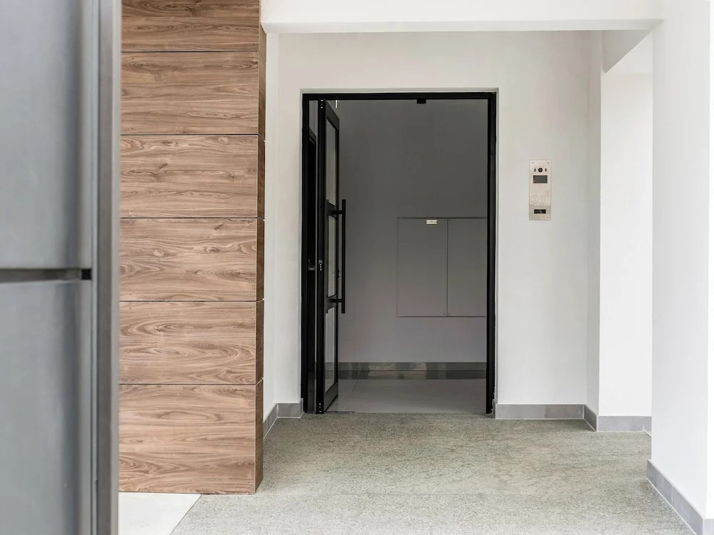 Sanders Elgio - Adorable studio With Balcony
